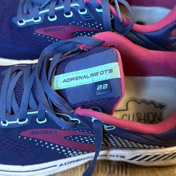 Brooks Adrenaline GTS 22 Stability Running Walking Shoe Purple Women’s Size 9.5B - Picture 11 of 11